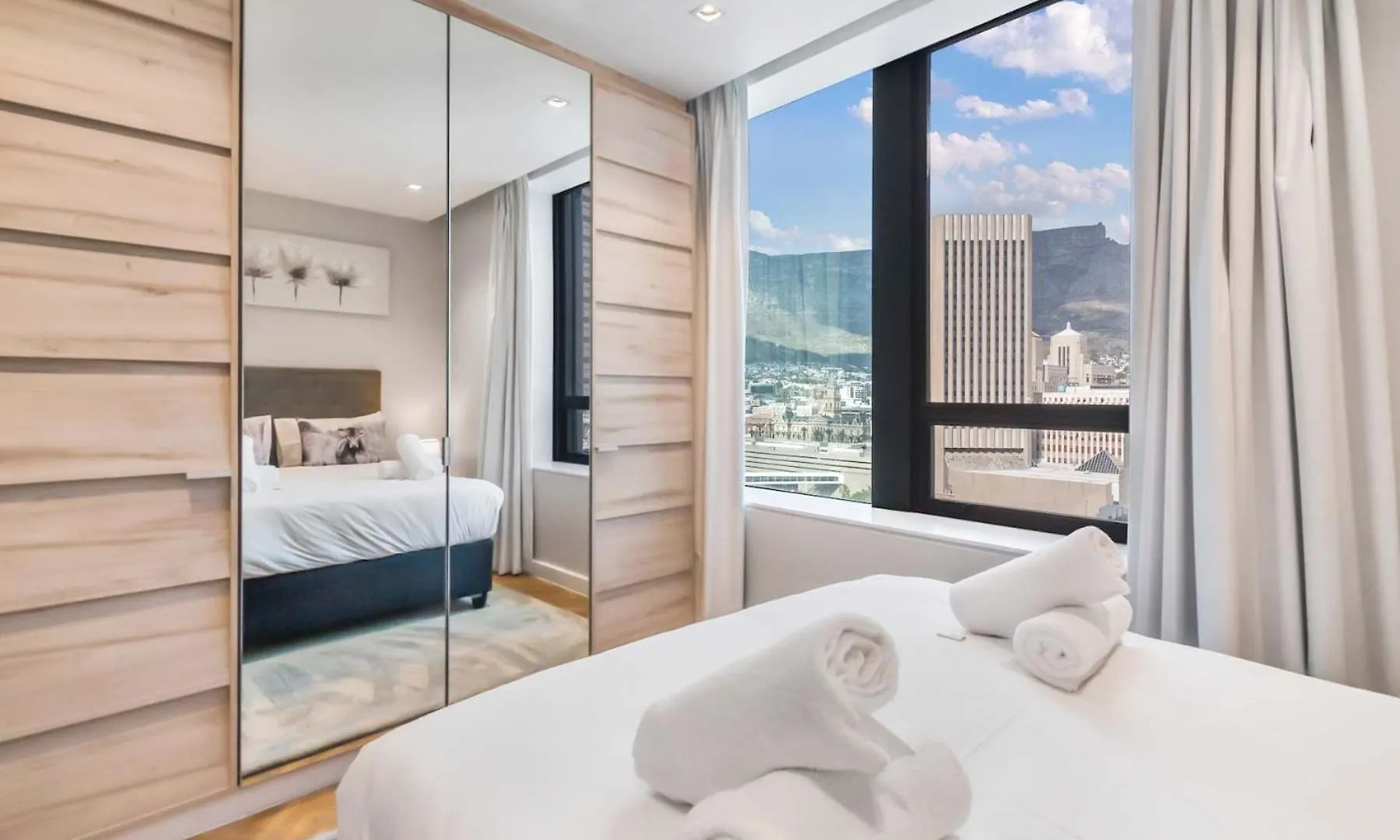Διαμέρισμα Foreshore Luxe Studio With Table Mountain View Κέιπ Τάουν Νότια Αφρική